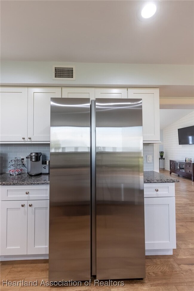 Building Photo - 102 Squirrel Point