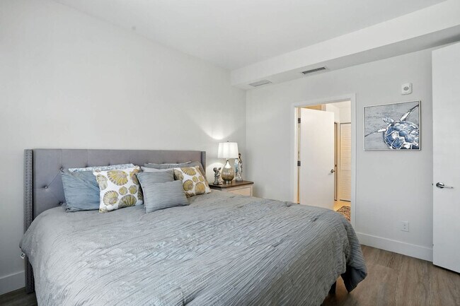 Building Photo - 15773 Beachcomber Ave