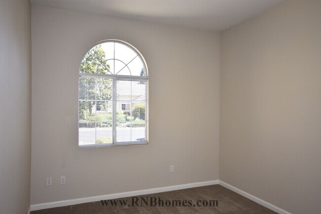 Building Photo - 408 Angelrock Ct
