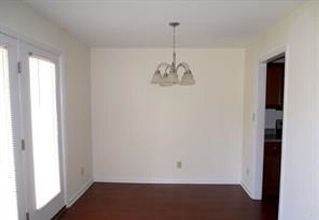 Building Photo - 661 Bartons Landing Pl
