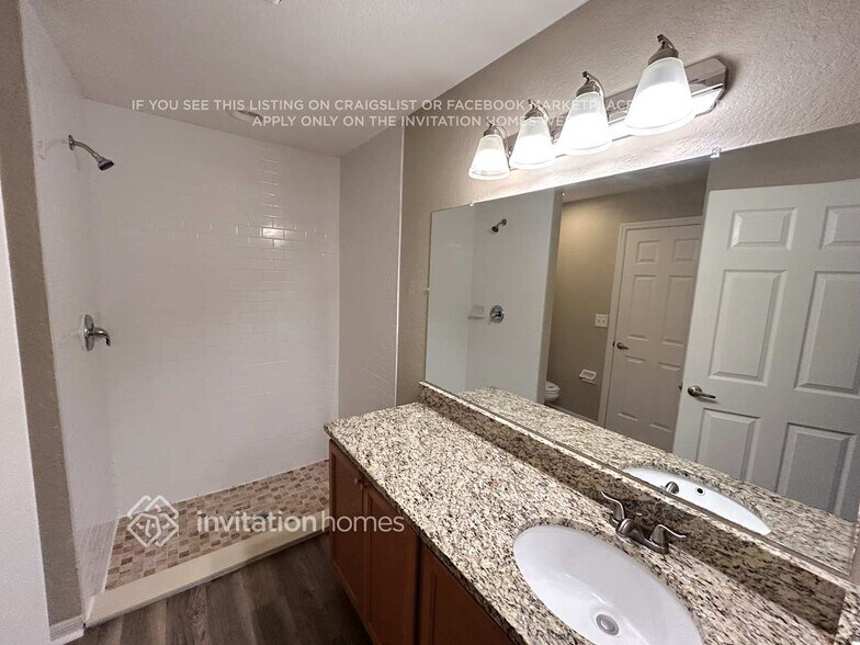 Building Photo - 4518 Fairway Oaks Dr