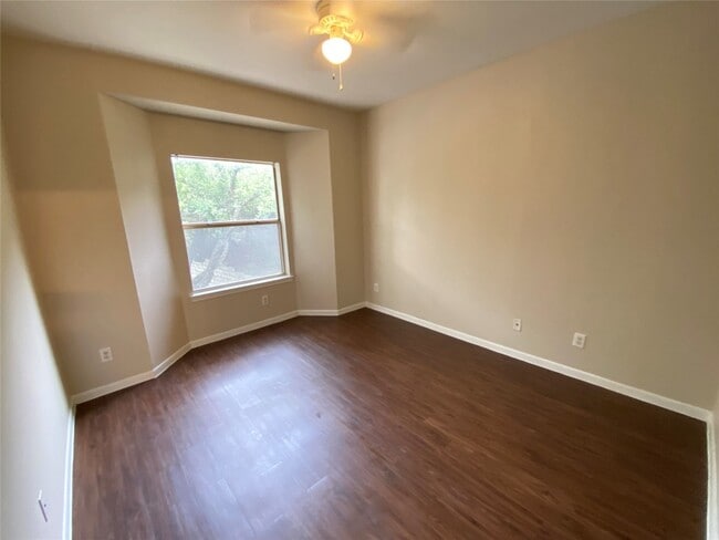 Building Photo - 6000 Shepherd Mountain Cove