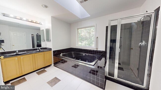 Building Photo - 9811 Fendale Ln