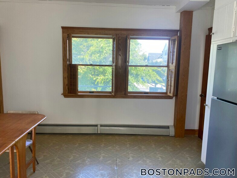 Building Photo - 80 Curtis St