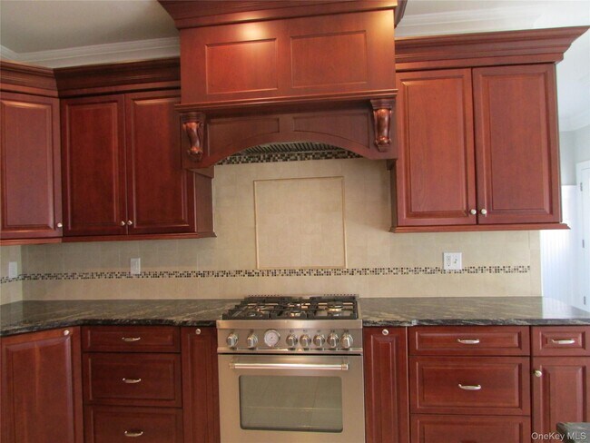 Building Photo - 2 Long Hill Rd