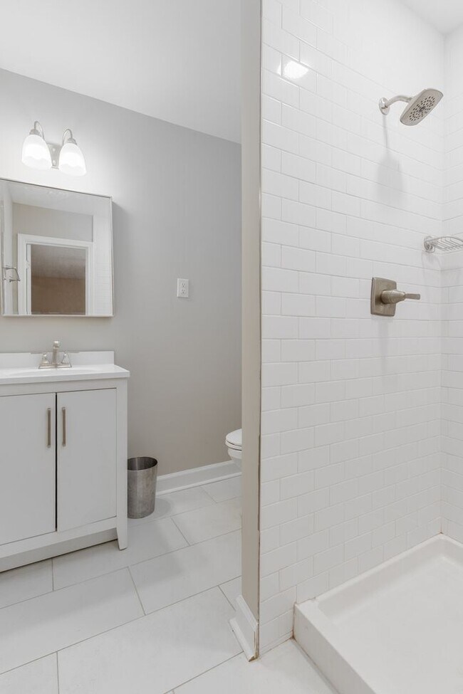 Building Photo - Renovated 3-Bed, 2-Bath Brick Home – Spaci...