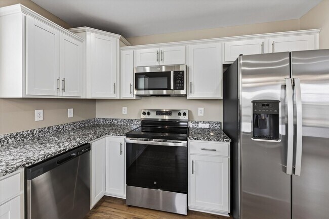 Building Photo - Pet Friendly Three Bedroom!