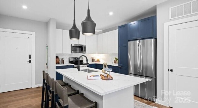 Building Photo - 1711 Commonwealth Ave