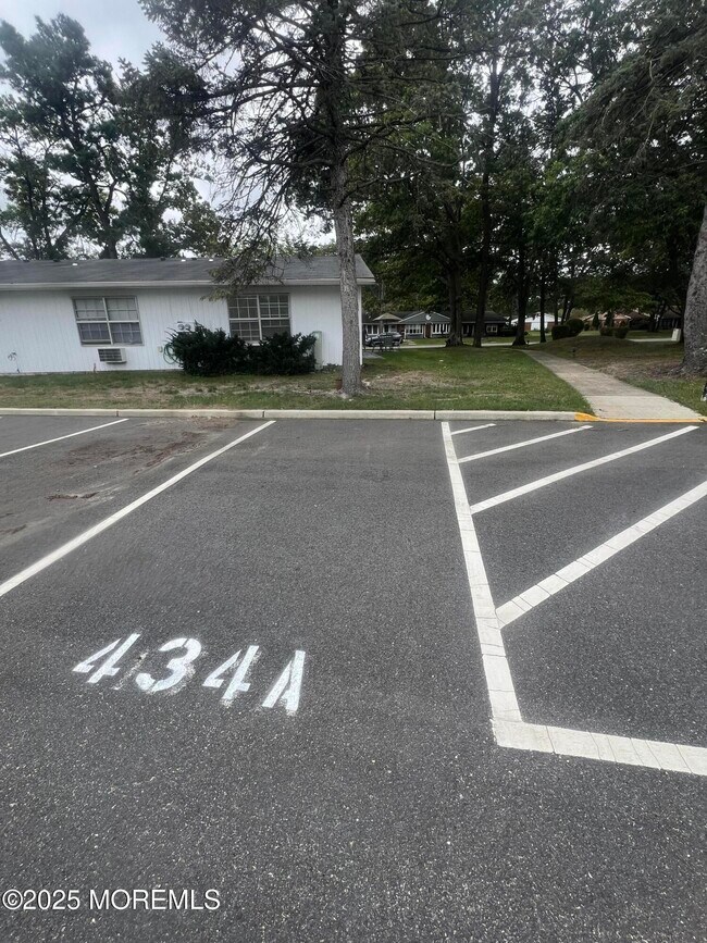 Building Photo - 434A Portsmouth Dr