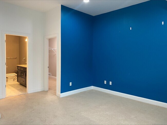 Building Photo - 40 Copper Square Dr