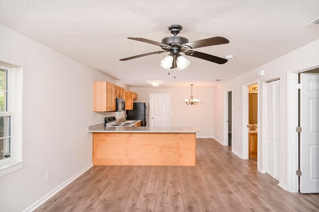 Building Photo - 241 Cantio Ave