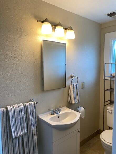 Building Photo - 1215 Shortridge St SE