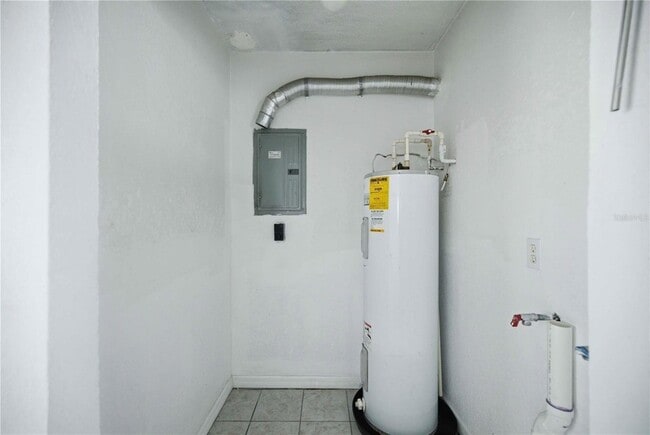 Building Photo - 421 NE 26th Ct