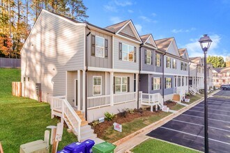 Building Photo - 2833 Saratoga Lake View