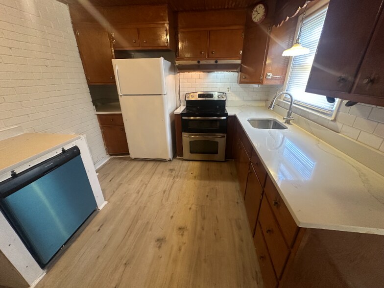 Building Photo - 5388 Chapmans Rd