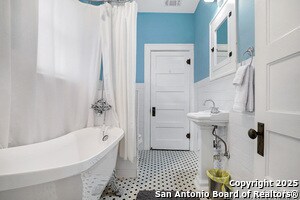 Building Photo - 331 Adaes Ave