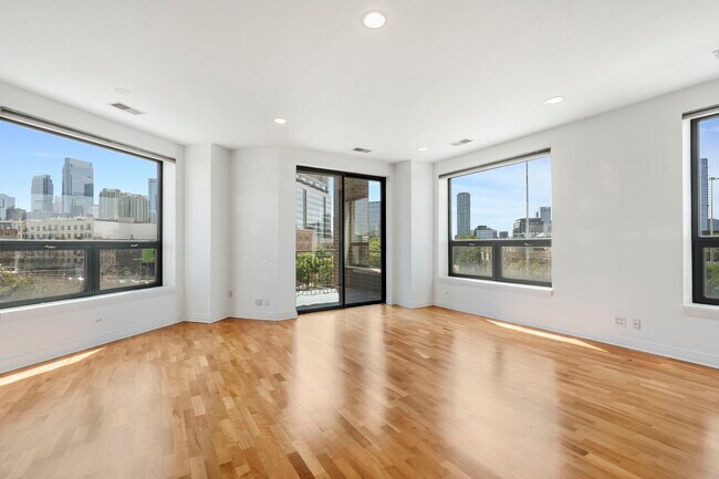 Building Photo - 859 W Erie St