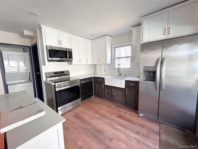 Building Photo - 451 E Main St