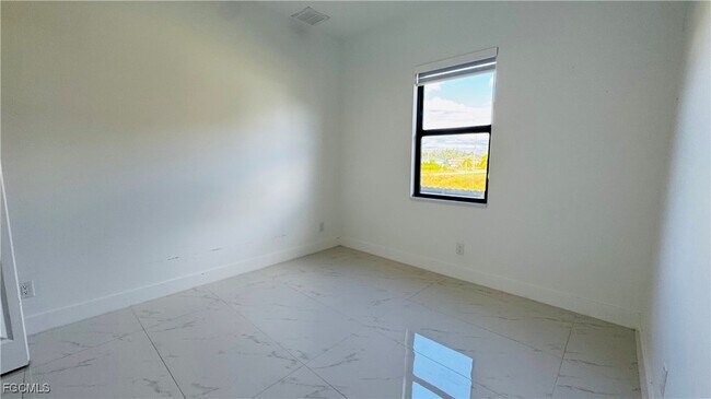 Building Photo - 2713 17th St SW