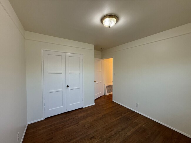 Building Photo - Now Leasing a 2-Bedroom Home in a Prime East Long Beach Location!