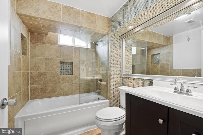 Building Photo - 915 Jefferson St