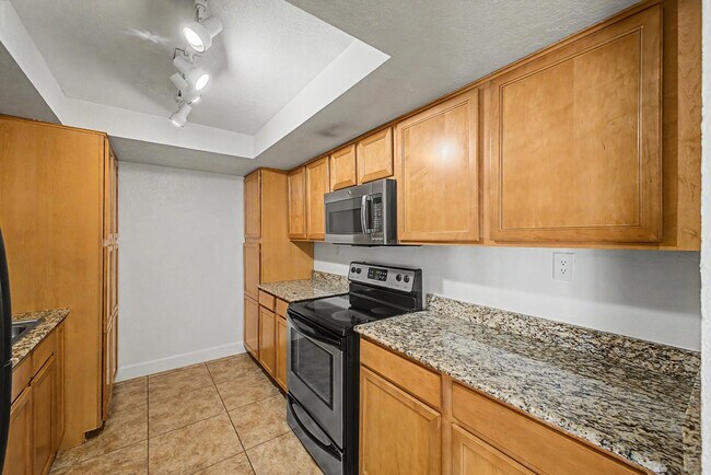 Building Photo - 3825 E Camelback Rd