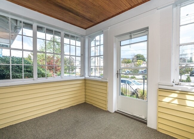 Building Photo - 335 Hillside Ave