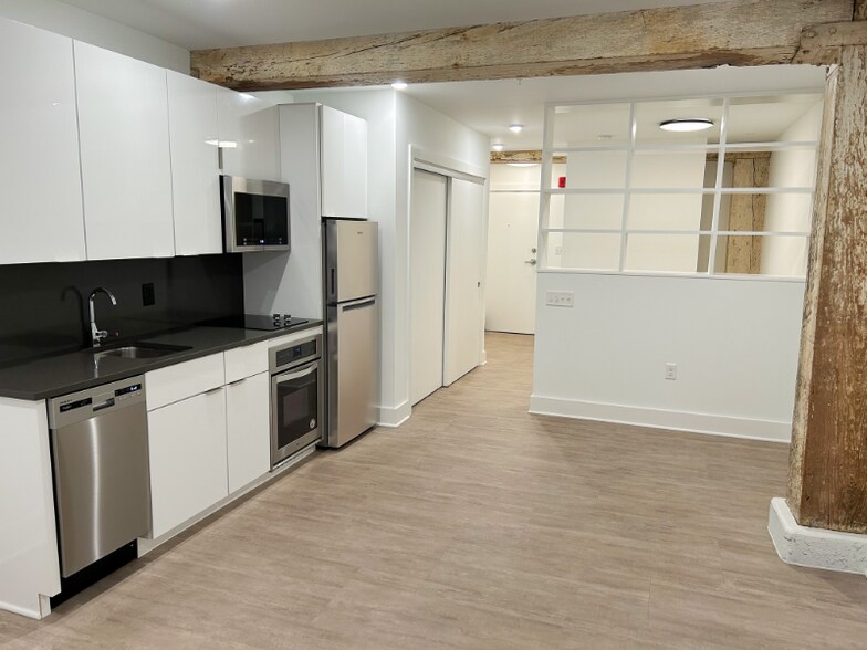 Building Photo - 425 N Prince St