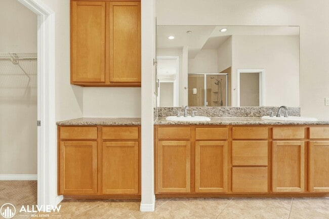 Building Photo - Rare 3-Story Hillcrest Townhome | 3BR/3BA ...