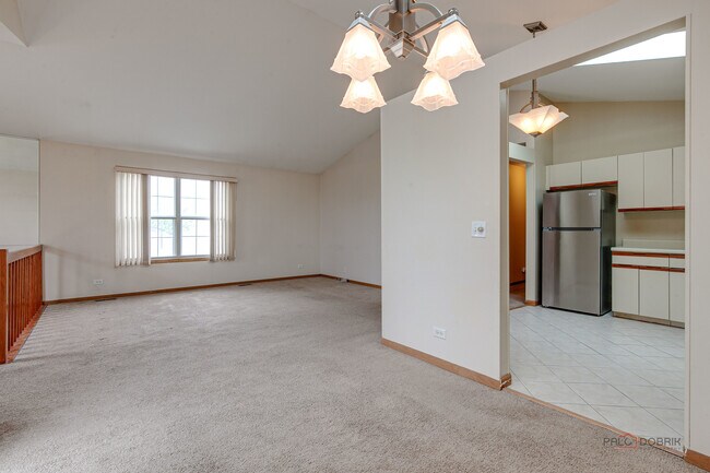 Building Photo - 614 Le Parc Cir