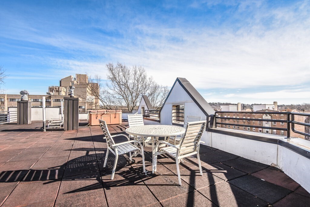 Building Photo - 1933 Commonwealth Ave