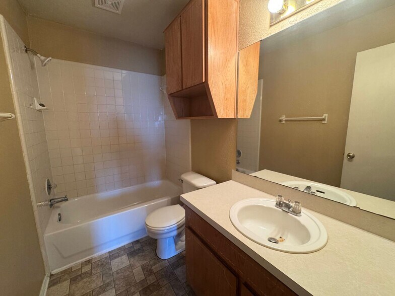 Building Photo - 1712 Old FM 440 Rd