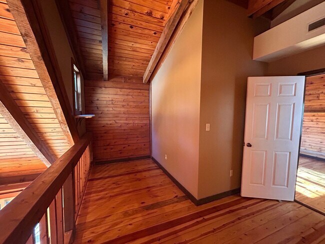 Building Photo - SECLUDED CABIN SANCTUARY!