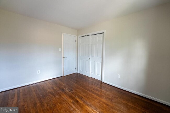 Building Photo - 8209 Mockingbird Dr