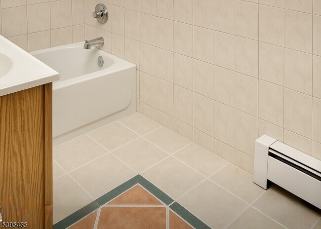 Building Photo - 128 Lee St