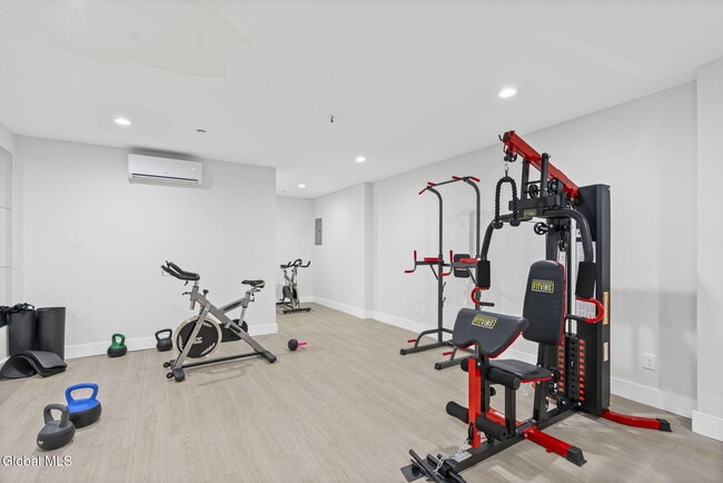 Building Photo - 5 Broadway