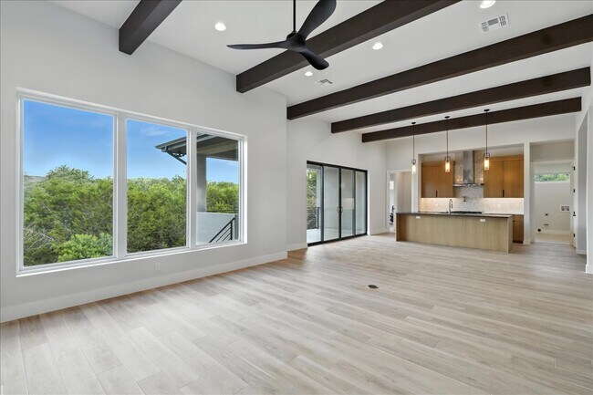 Building Photo - 512 Cowal Dr S