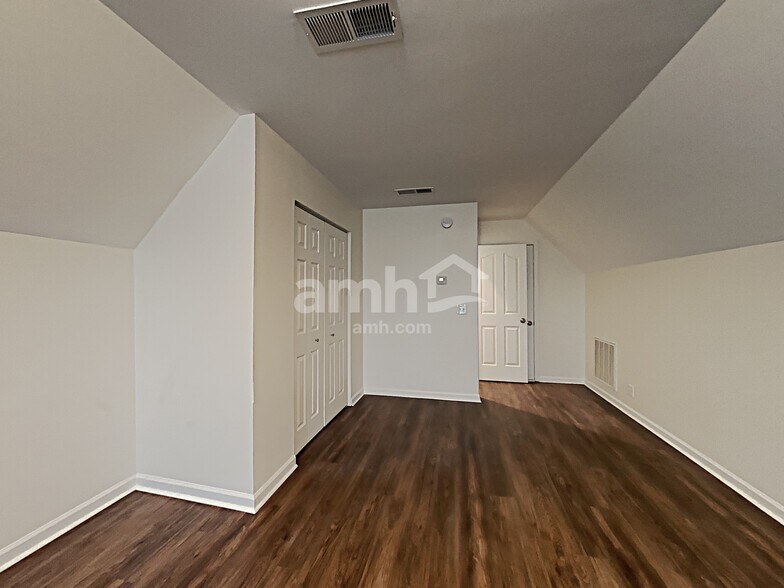 Building Photo - 1543 St Andrews Dr