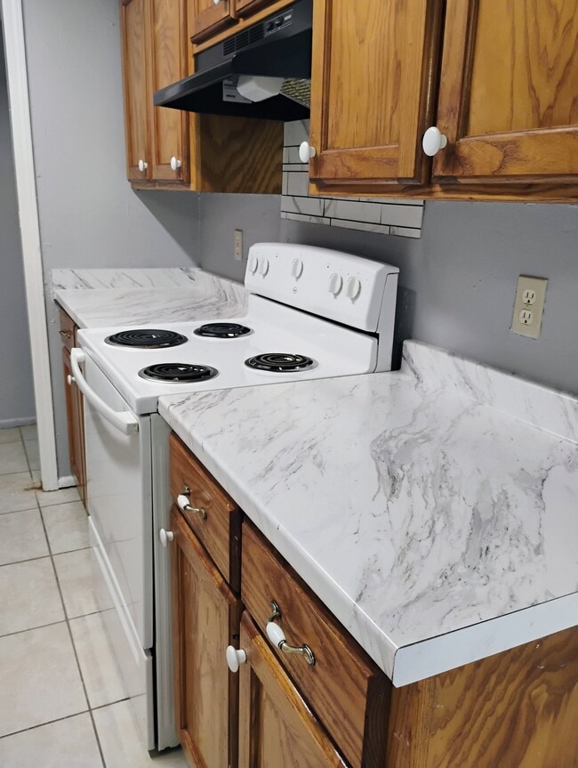 Building Photo - 1120 W Shilo Dr