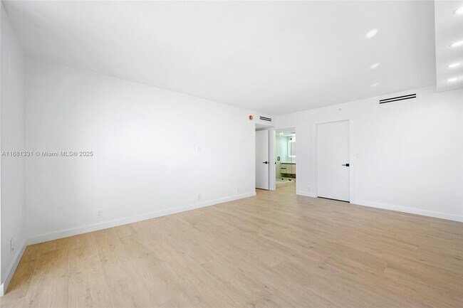 Building Photo - 19707 Turnberry Way