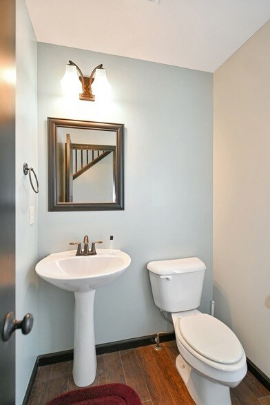 Building Photo - 1204 Ledgestone Dr