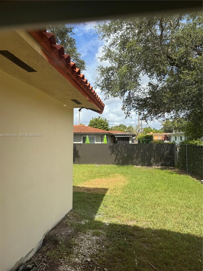 Building Photo - 2194 SW 57th Ct