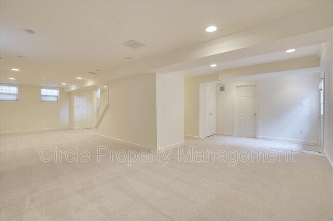 Building Photo - 1805 N Adams St