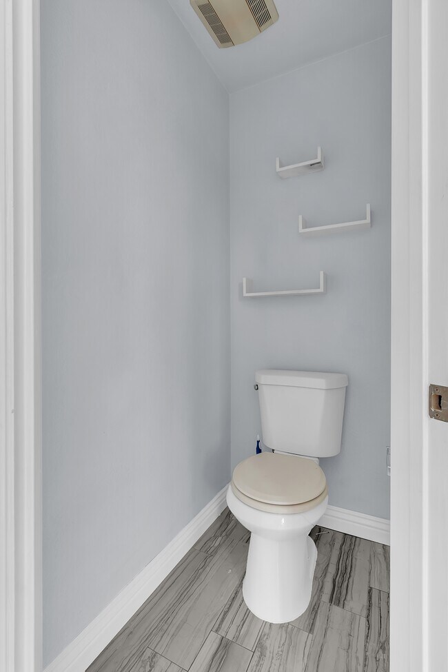 Building Photo - 952 E Cottonwood St