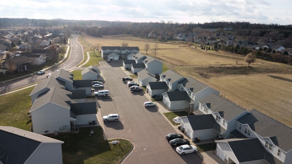 Building Photo - 1001 Alpine Way