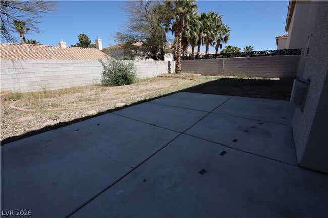 Building Photo - 554 Campus Oaks Ct