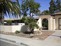 Building Photo - 3 Bed House w/Garage, Additional Family Room