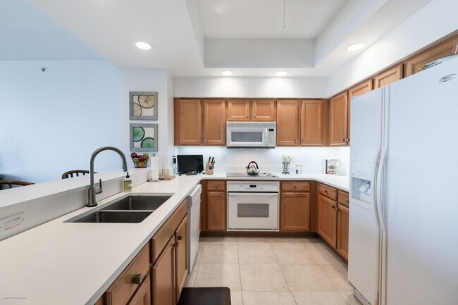 Building Photo - EXECUTIVE VACATION RENTAL