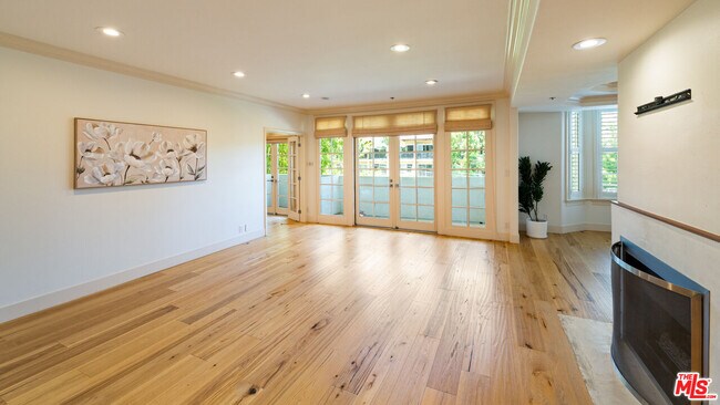 Building Photo - 575 S Barrington Ave
