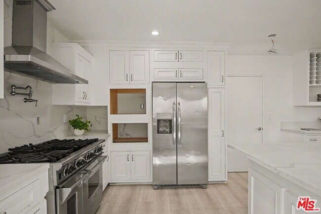 Building Photo - 2612 S Beverly Dr